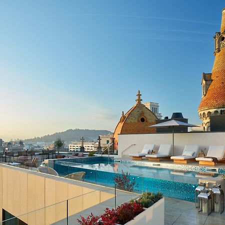 Me Barcelona Hotel Exterior photo The hotel's rooftop pool