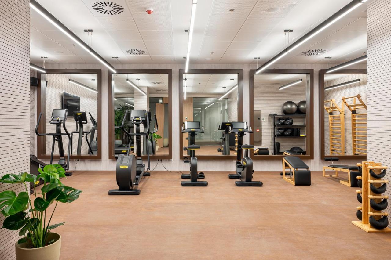 Me Barcelona Hotel Exterior photo The gym at the 100m² wellness area