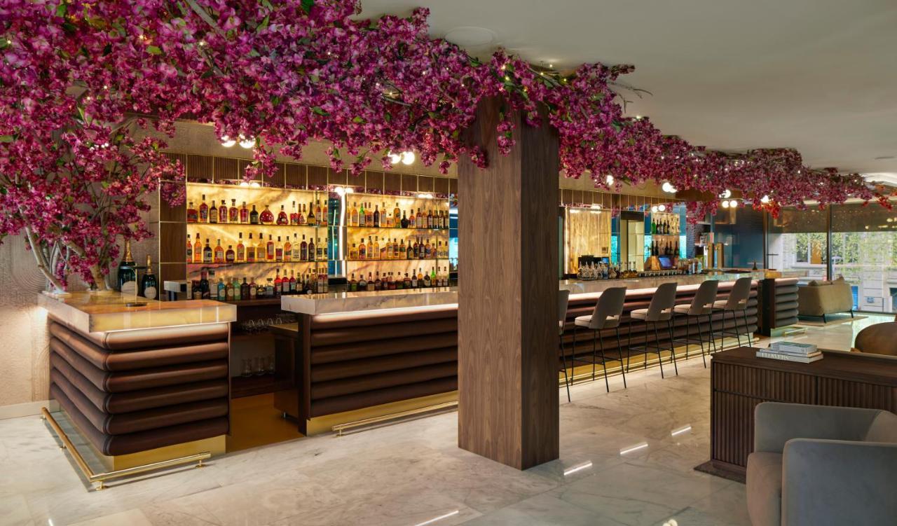 Me Barcelona Hotel Exterior photo The bar at the Mandarin Oriental, Barcelona