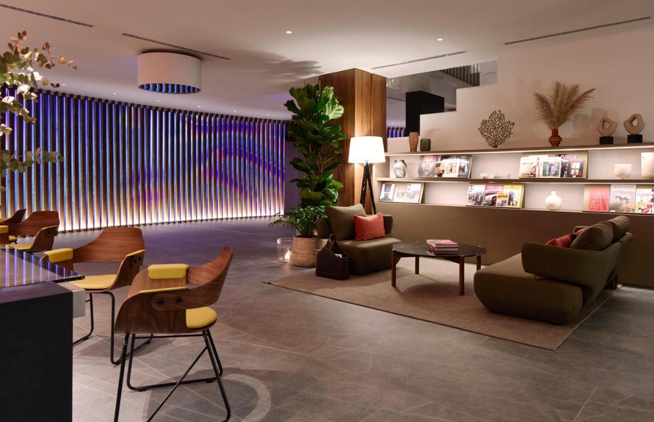 Me Barcelona Hotel Exterior photo The lounge at London Heathrow Airport