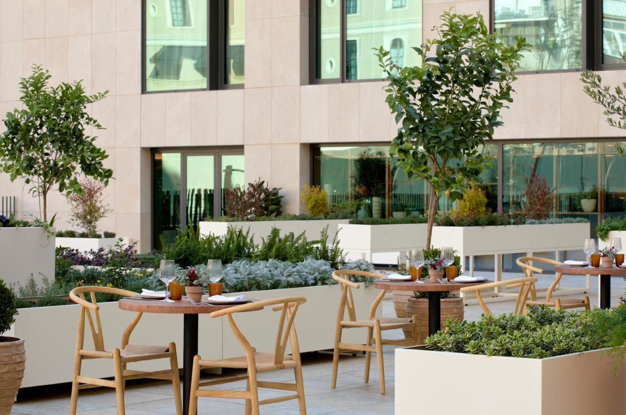 Me Barcelona Hotel Exterior photo The outdoor terrace at the restaurant
